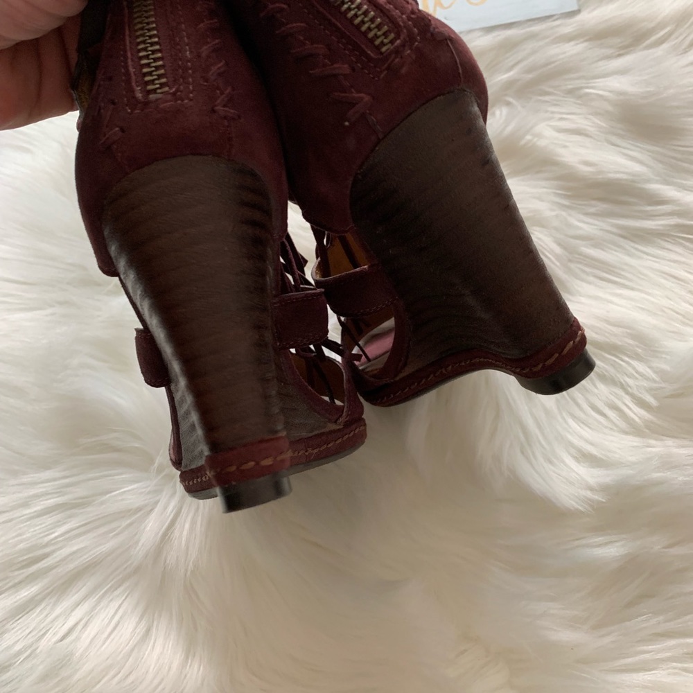 NWOT Trask Felicity Fringe Wedges - Picture 4 of 8